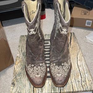 Corral Vintage embroidery short boot